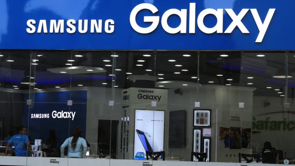 Los teléfonos inteligentes Galaxy S más nuevos de Samsung tienen cámara mejorada, chip más rápido