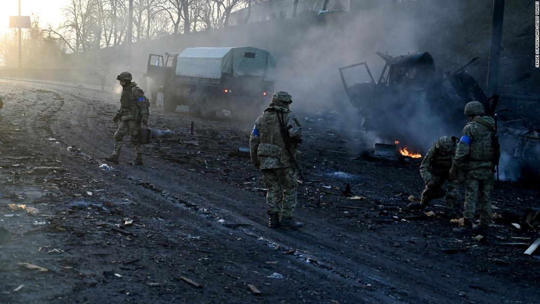 Los ucranianos desafían el ataque de Rusia por tercer día