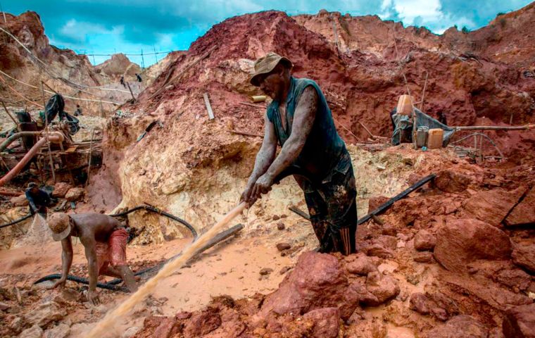 El daño al ecosistema y a las poblaciones de estas zonas es evidente, dijeron las ONG