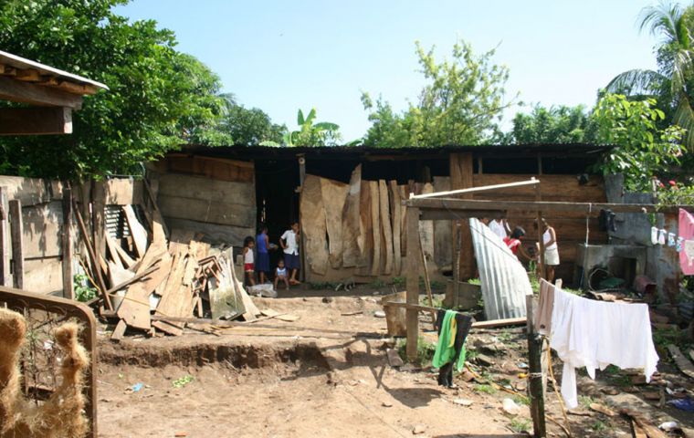 La pobreza extrema habría sido alrededor de 1,8 puntos porcentuales más alta, y la pobreza general habría sido 2,9 puntos porcentuales más alta en promedio en 7 países.