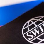 SWIFT dice que se está preparando para cumplir con las restricciones a los bancos rusos