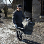 “Si mueres, entonces todos juntos”: cómo vive Donbass en condiciones de agravamiento