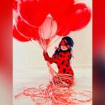 Lamia celebró su quinto cumpleaños vistiéndose como el personaje de dibujos animados Ladybug.