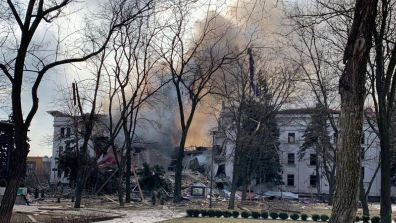 300 personas murieron en un ataque aéreo ruso en el teatro Mariupol, dicen las autoridades ucranianas |  CNN