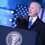 Biden dice que Putin "no puede permanecer en el poder" en un amplio discurso sobre la invasión rusa de Ucrania