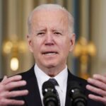 Biden lanzará 1 millón de barriles de petróleo por día para aliviar los precios de la bomba