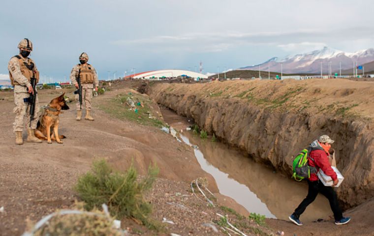 Al menos 23 migrantes murieron el año pasado tratando de cruzar la frontera desde Bolivia.