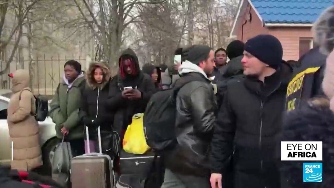Cientos de estudiantes africanos evacuados de Sumy en Ucrania