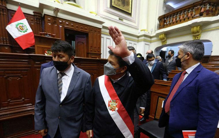 Legisladores de Perú votarán sobre juicio político a Castillo el lunes