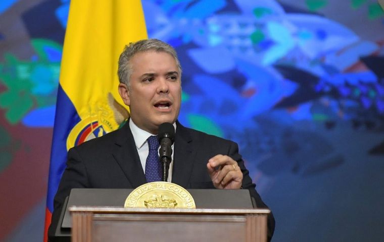 “Estados Unidos y Colombia continúan exigiendo el establecimiento de la democracia en Venezuela y llamando dictador a Nicolás Maduro”, subrayó Duque.