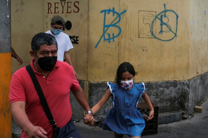 Grafiti anti-bitcoin en San Salvador