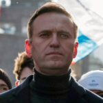 El crítico del Kremlin encarcelado Alexey Navalny declarado culpable de fraude, informan los medios estatales