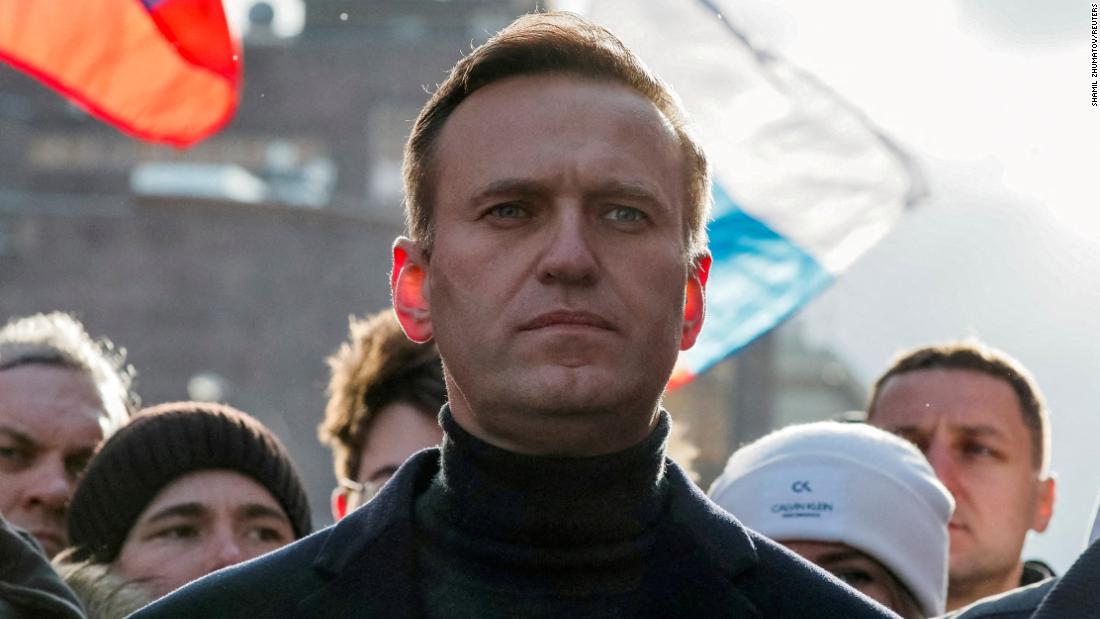 El crítico del Kremlin encarcelado Alexey Navalny declarado culpable de fraude, informan los medios estatales