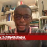 El escritor exiliado Kakwenza Rukirabashaija demanda a Uganda