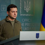 El líder de Ucrania, Zelenskyy, se dirige a las ciudades mientras Rusia presiona para la invasión