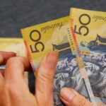 El sentimiento de riesgo mejorado y los altos precios de las materias primas ayudan al dólar australiano, perjudican al yen