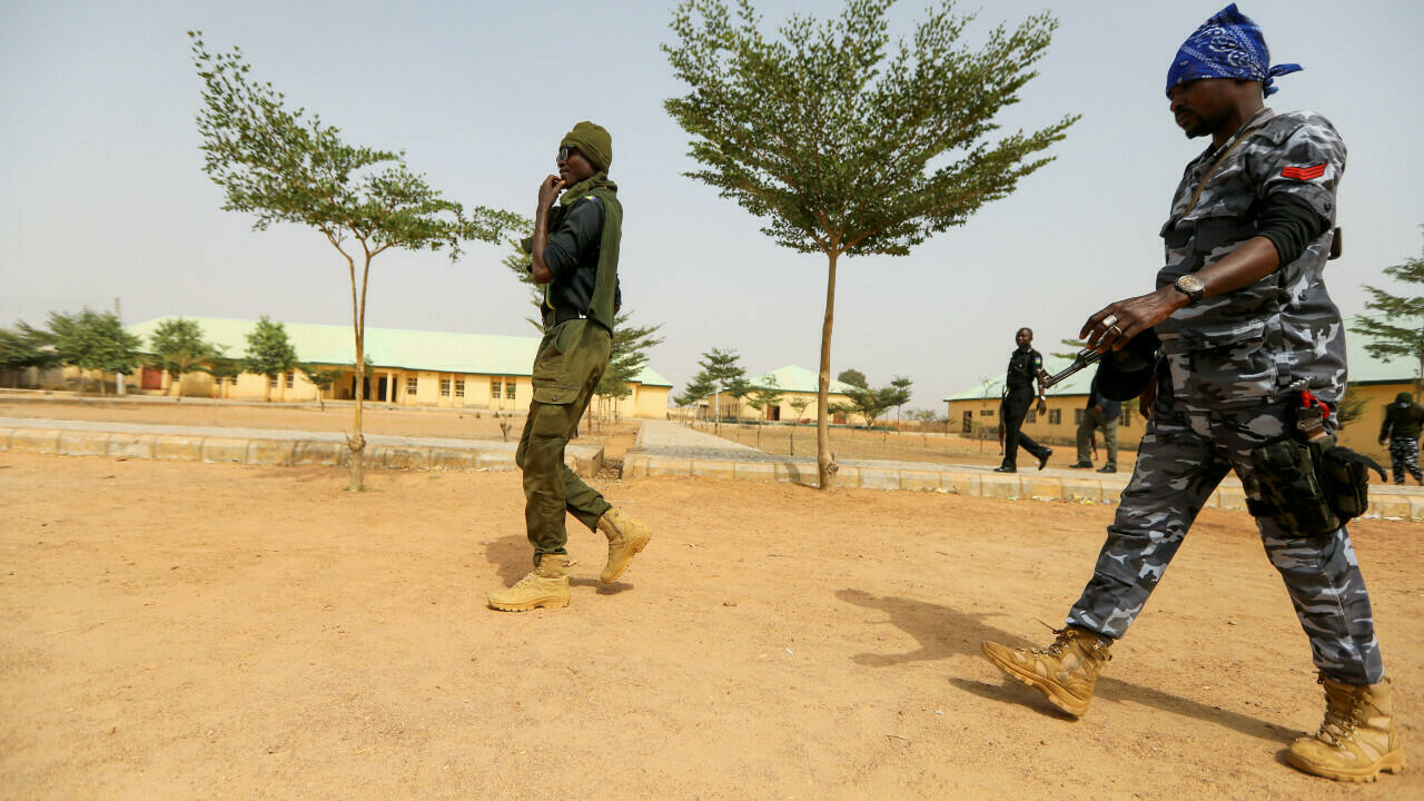 Hombres armados matan a más de una docena de aldeanos en el noroeste de Nigeria