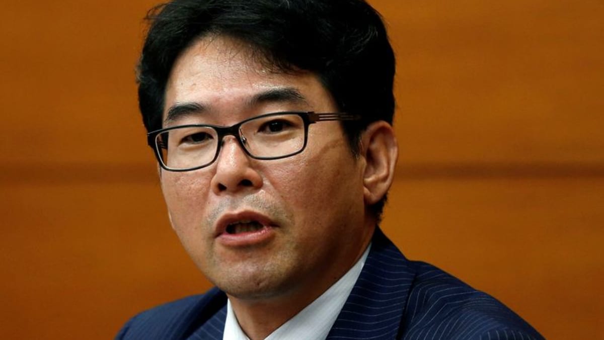 Kataoka del BOJ dice que la debilidad del yen es positiva para la economía