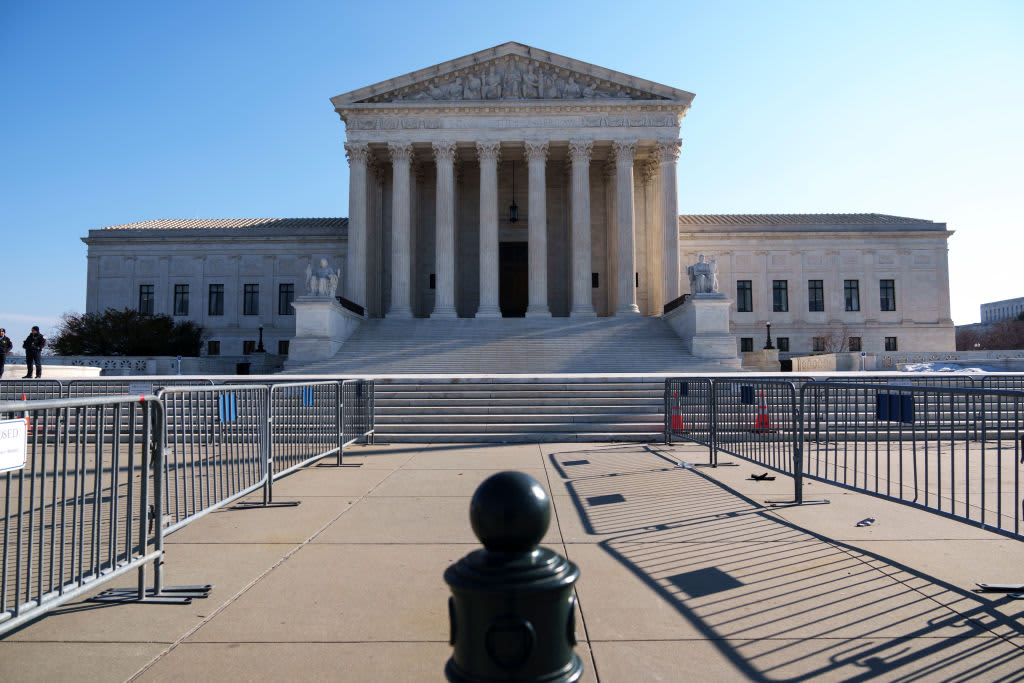 La Corte Suprema permite que el fiscal general republicano de Kentucky defienda la ley del aborto