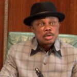 La agencia anticorrupción, EFCC, incauta el pasaporte de Obiano, mientras el exgobernador de Anambra recupera la libertad