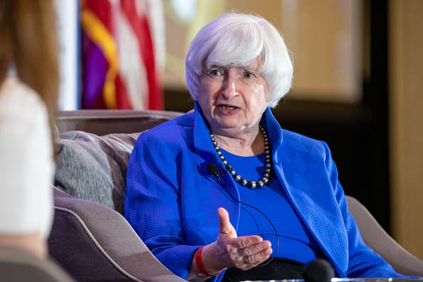 La secretaria del Tesoro, Janet Yellen, dice que la inflación podría ser alta durante un año