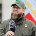 Ramzan Kadyrov se dirige a los combatientes en Grozny, la capital de Chechenia, Rusia, el 25 de febrero.