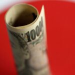 Los políticos de Japón advierten contra el rápido debilitamiento del yen