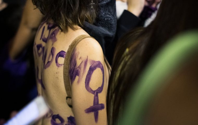 Al cierre de 2020, alrededor de 118 millones de mujeres latinoamericanas vivían en la pobreza, 23 millones más que en 2019, según la CEPAL.  Foto: Sebastián Astorga