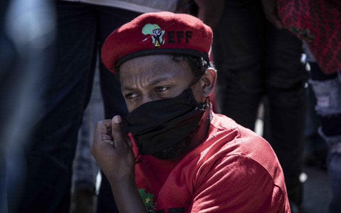 SA necesita medidas prácticas para rectificar el racismo dentro del espacio publicitario, dice Ndlozi de EFF