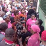 ÚLTIMA HORA: Mujeres nigerianas protestan en el complejo de la Asamblea Nacional por el rechazo de los proyectos de ley de género