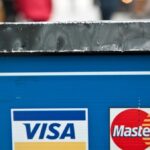 Visa y Mastercard suspenden operaciones en Rusia