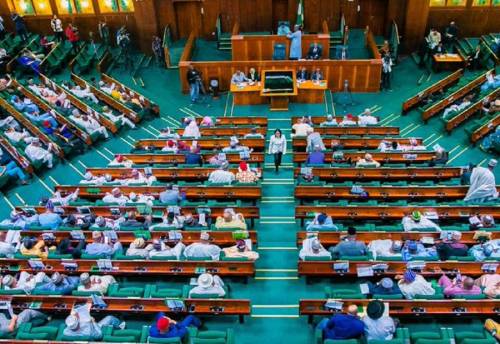 “¿Cómo puedes ser un mensajero de la fatalidad?  – El líder de la mayoría de la Cámara de Representantes aborda al legislador de la oposición por la detención a mitad de camino del tren Lagos-Ibadan