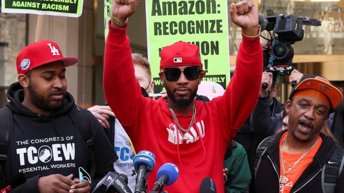 Amazon llama a repetir las elecciones después de que los trabajadores votaran por el primer sindicato de EE. UU.