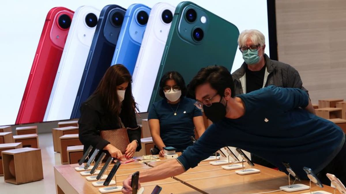 Apple y otros enfrentan retrasos en los envíos a medida que China frena a los proveedores por el COVID-19: analistas