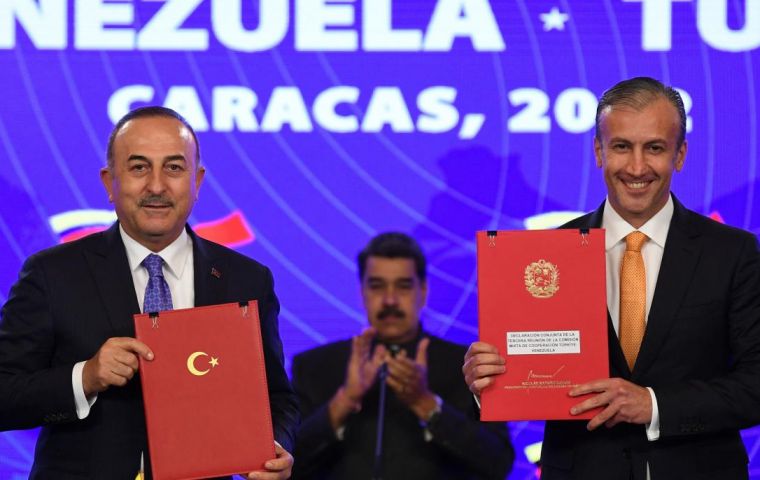 En Venezuela, Turquía y el pueblo turco se sienten como en casa, dijo Çavuşoğlu, cuya parada en Montevideo no fue tan amistosa.