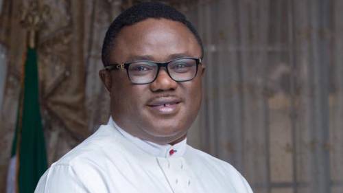 El gobernador de Cross River, Ayade, se une a la carrera presidencial después de reunirse con Buhari