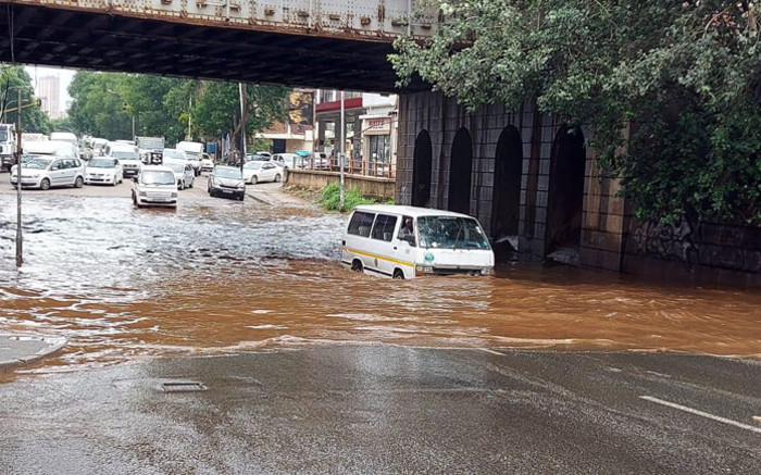 Fin de semana frío y húmedo para los residentes de Gauteng con advertencias de inundaciones repentinas