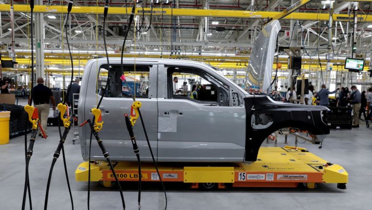 Ford aumenta la producción del camión eléctrico Lightning F-150 para satisfacer la demanda