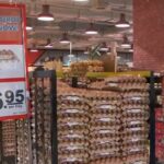 Giant, NTUC FairPrice y Sheng Siong reducen los precios de los huevos