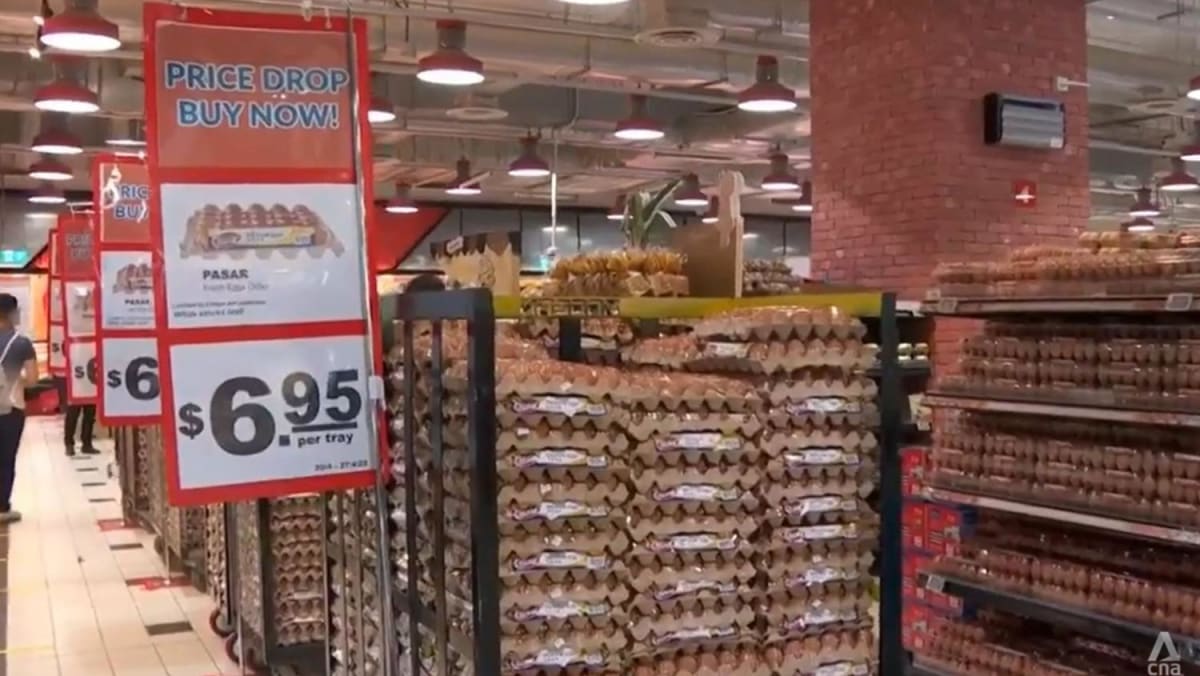 Giant, NTUC FairPrice y Sheng Siong reducen los precios de los huevos