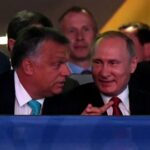 Orban se sienta junto a Putin durante el Campeonato Mundial de Judo en Budapest el 28 de agosto de 2017.