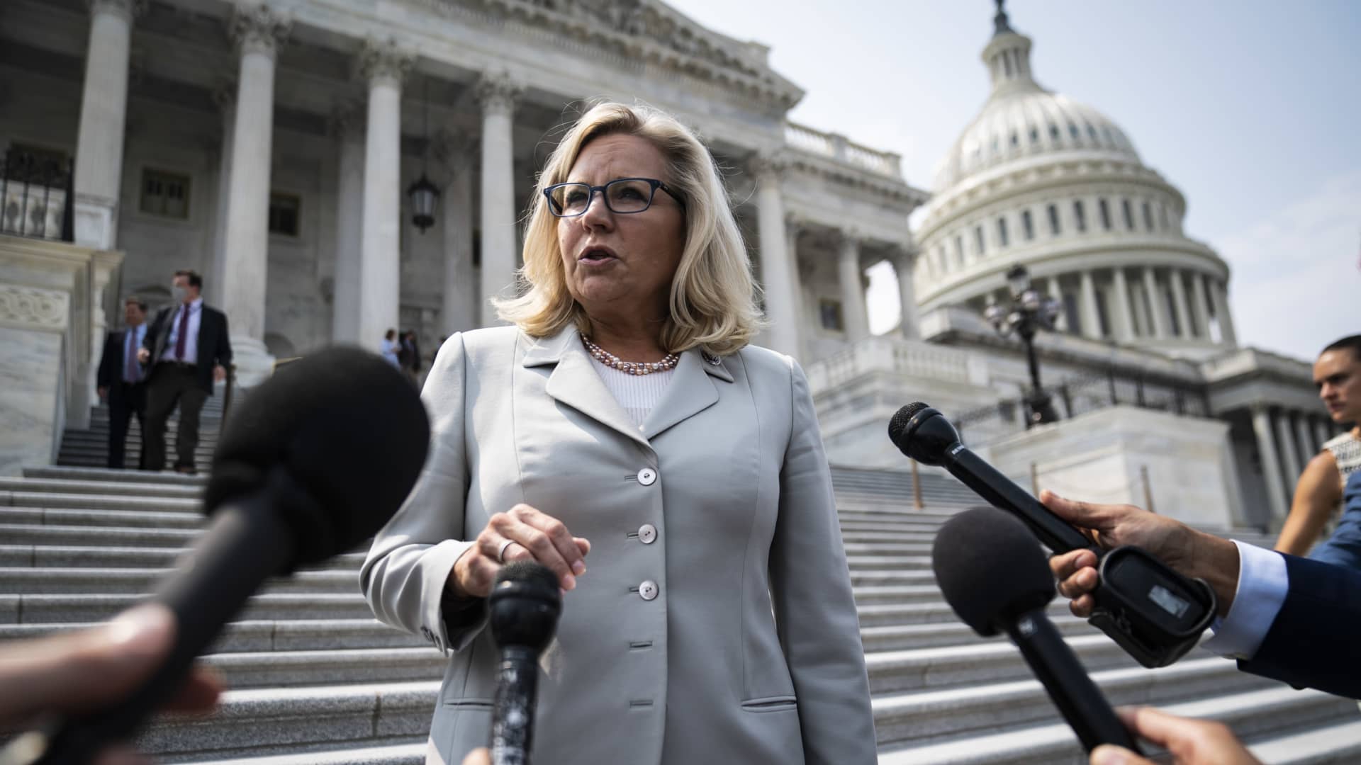 Liz Cheney niega haber grabado a Kevin McCarthy discutiendo la renuncia de Trump después del 6 de enero