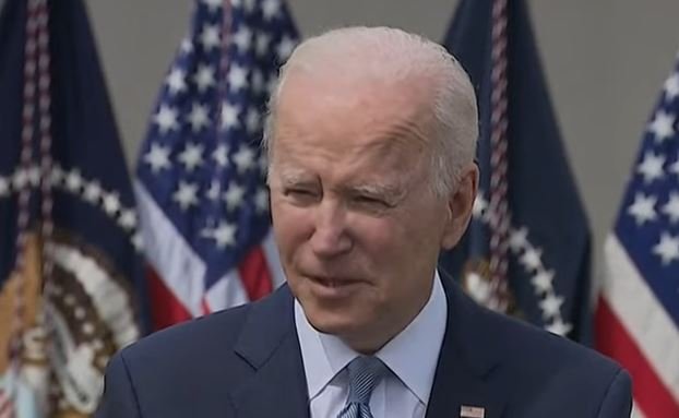 Los votantes desaprueban el trabajo de Biden en varios temas clave, muestra una encuesta