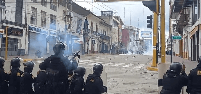 Presidente peruano Pedro Castillo impone toque de queda en medio de paros nacionales - Latin America Reports