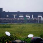 Tesla, otros preparan el reinicio de la fábrica de Shanghái mientras la ciudad busca aliviar el bloqueo