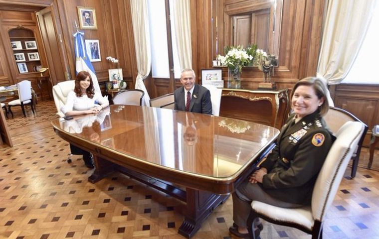 La bienvenida al General Richardson permitió a CFK profundizar sus lazos con la Embajada de EE. UU. en Buenos Aires