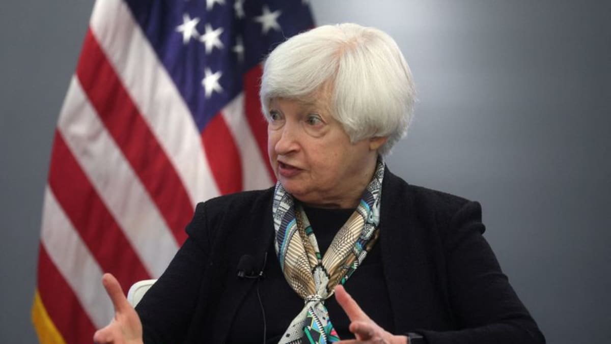 Yellen dice que 'vale la pena considerar' la reducción de los aranceles estadounidenses sobre los productos chinos