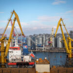 Silos de almacenamiento y grúas de envío en el Puerto de Odesa en Ucrania, el 22 de enero.