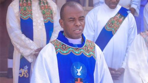 2023: el padre Mbaka enumera las cualidades que le dijo a Dios que debería tener el próximo gobernador de Enugu