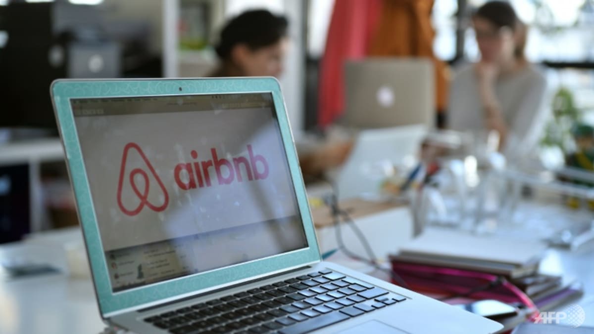 Airbnb dice que las reservas récord indican un repunte de los viajes